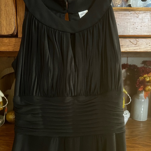 Gown - Picture 2 of 6